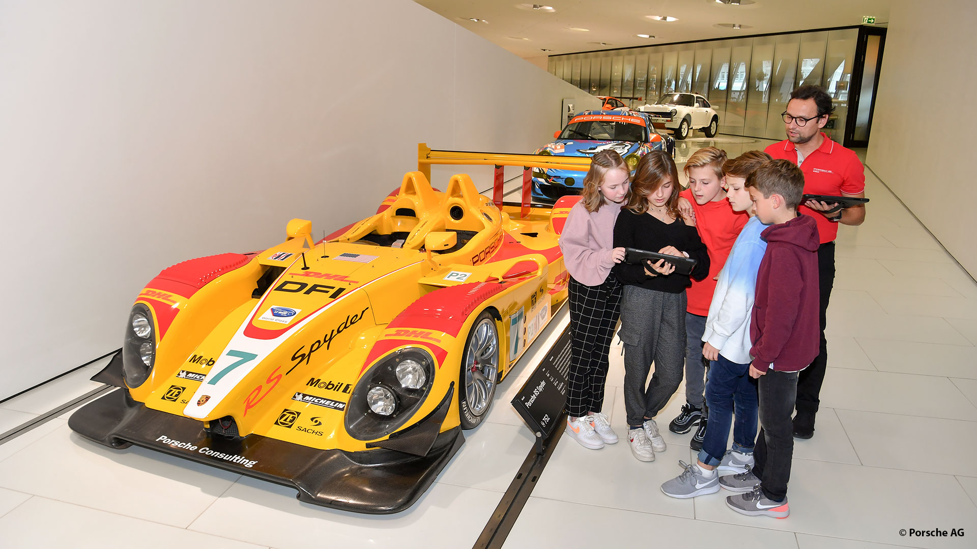 Lernen inmitten von über 30000 PS im Porsche Museum
